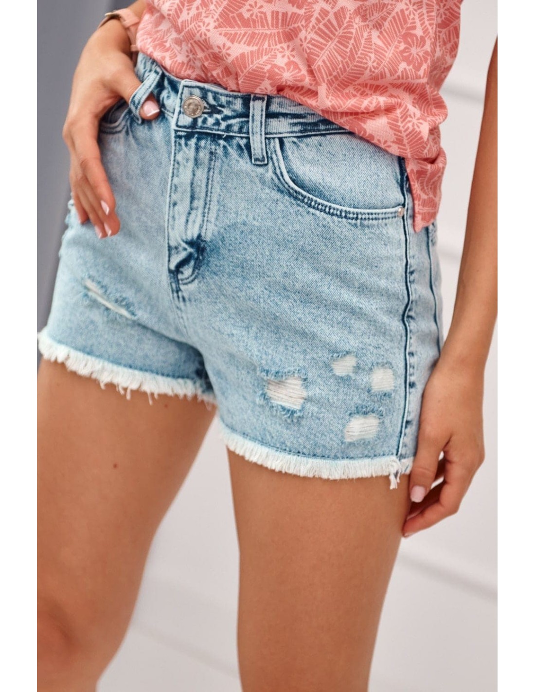 Kurze Jeansshorts mit Abrieb 30072 - Online-Shop - Boutique